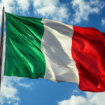 Drapeau italien flottant au vent – symbole de l'Italie et de son héritage culturel.